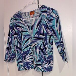 Hearts of Palm Petite V Neck Shirt. Size PM